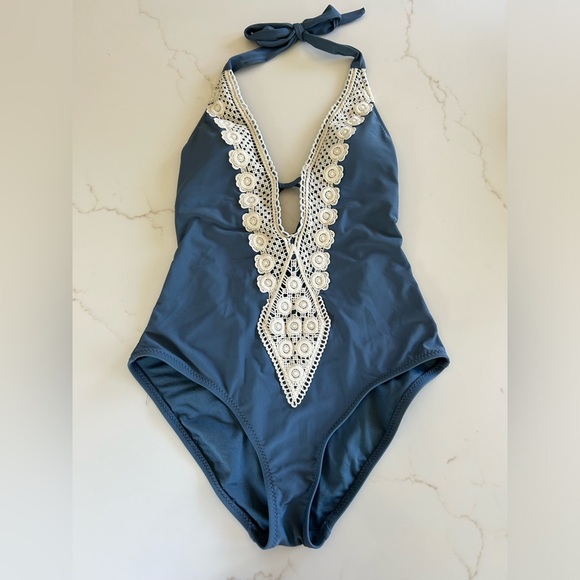 Mossimo Women's Crochet Trim Plunge Front One Piece Swimsuit NWOT - Picture 3 of 14